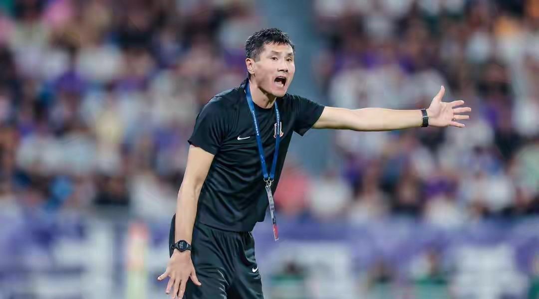 邵佳一上任了，没带过队，但跟里皮混过。
德甲踢过球，话能说清，不靠喊，靠脑子。