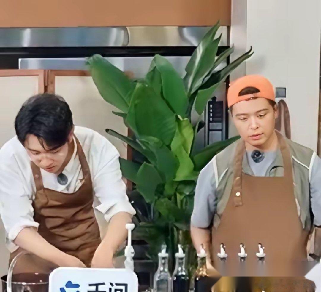 我发现个事儿 年轻女孩，都选孙程潇做的饭 中年女性，都选马頔做的饭，不是味道不同