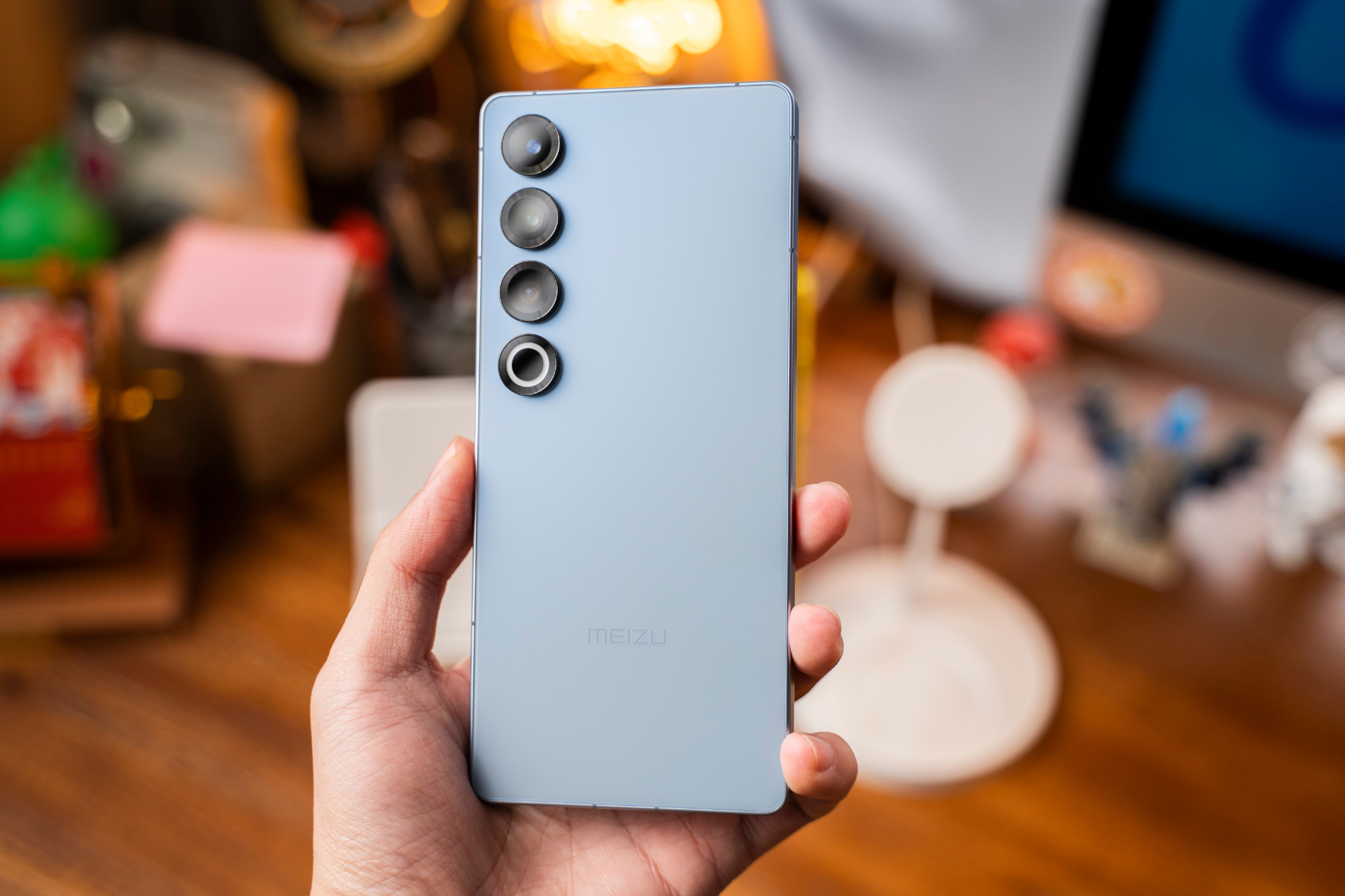 魅族手机为什么没落了 作为曾经在魅族论坛跟黑子互喷几十楼的魅友，我非常非常平静地