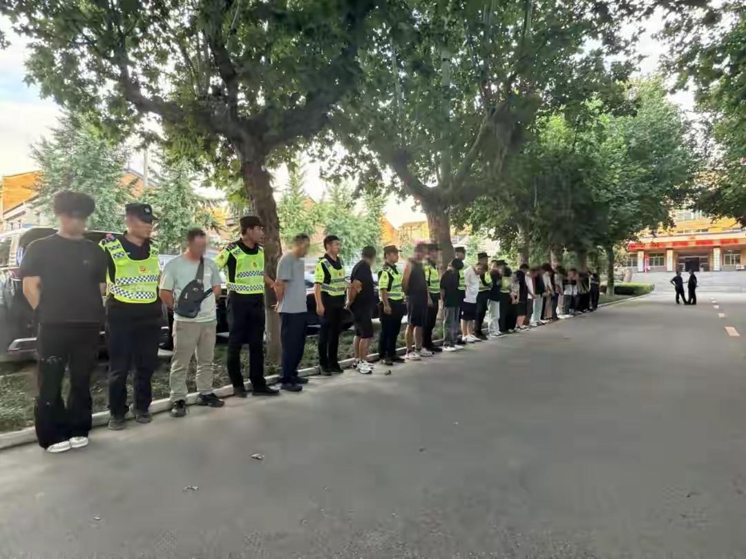 以色情直播为诱饵引流电诈 西安警方捣毁黑灰产窝点26人落网
 
近日，西安周至县