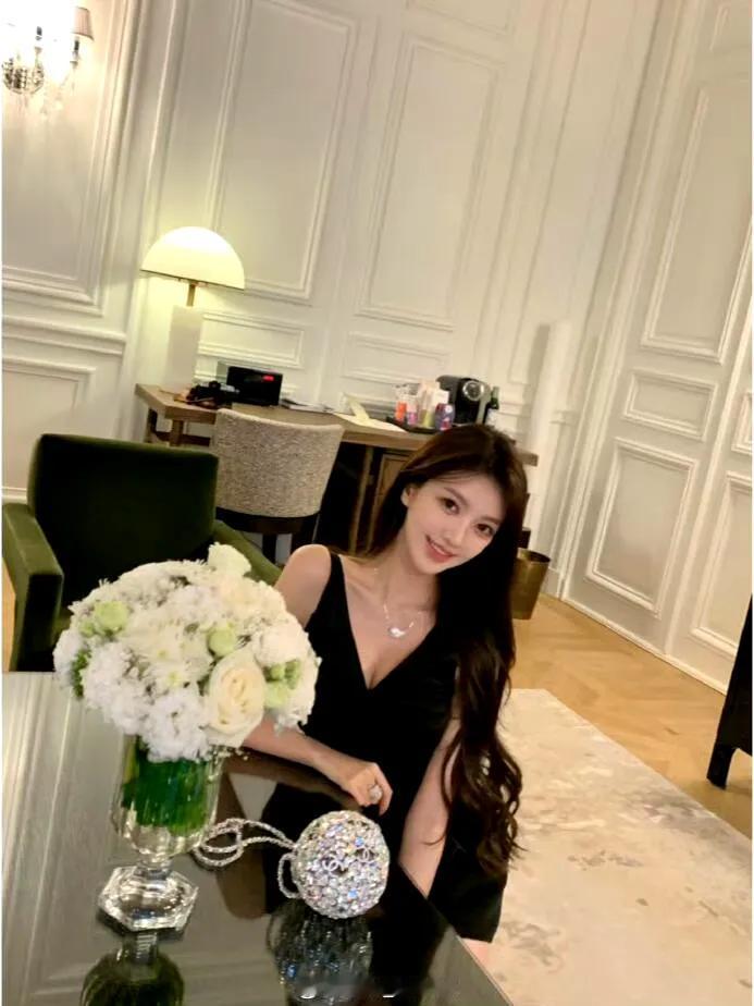 叶珂在直播中对未婚女性的提醒，撕开了婚恋迷思的一层滤镜：经济独立从不是世俗意义的