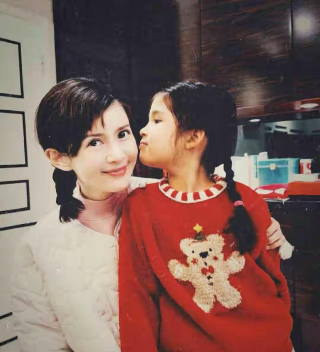 大美女主持人沈星低调当妈了，孩子已经六岁了！孩子父亲成谜！
真的是替她高兴啊。