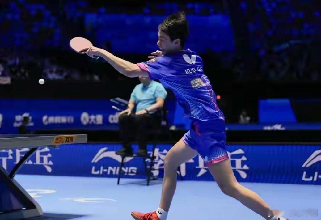 北京时间2月21日，2026年WTT新加坡大满贯男单资格赛进入收官阶段，多场对决