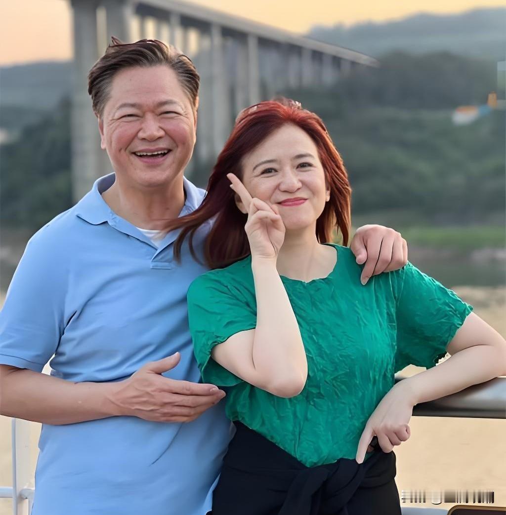 台湾名嘴统派人士赖岳谦夫归遭到打击…

中天电视台先停止了与赖岳谦的合作，现在又