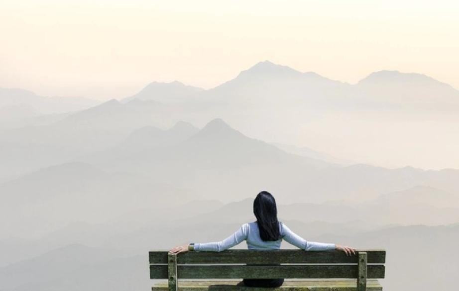 一定要明白的十条道理：

一、你越落魄，越能看清身边是人是鬼

二、你越厉害，对