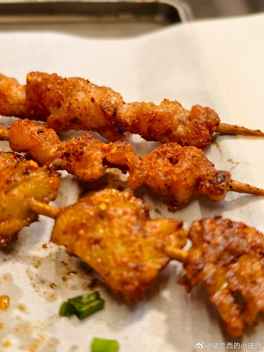 说走就走，一脚油门干重庆来了！先来一顿烧烤！重庆烧烤比成都好吃N多，成都的又贵又