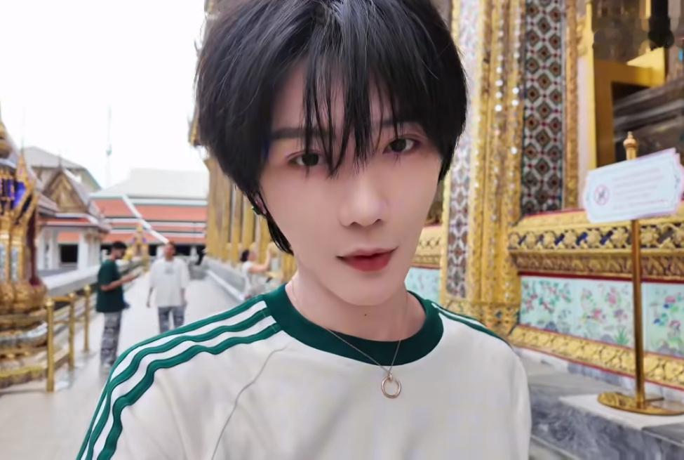 美鼠我了我靠 