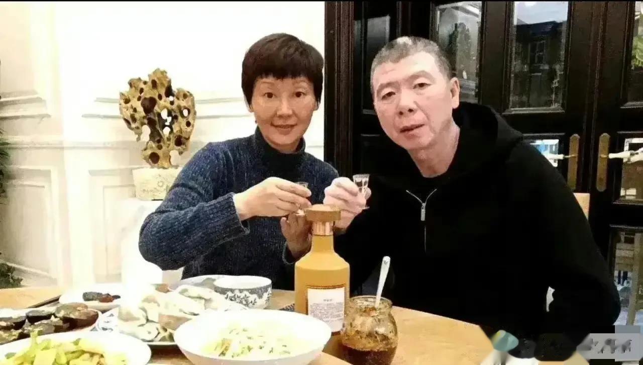 鼎鼎大名的导演冯小刚又赚了，这次可是6000万港币啊！早已财富自由的冯小刚因为这