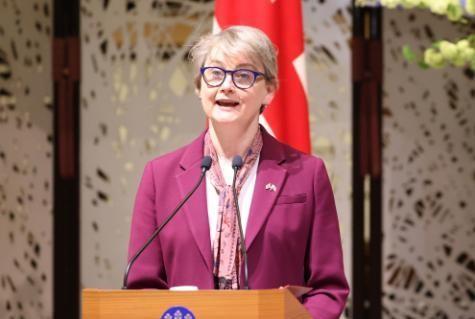 这十年，是一条清晰的抛物线，勾勒出中国住宅建设从狂飙突进到冷静回归的全过程。国家