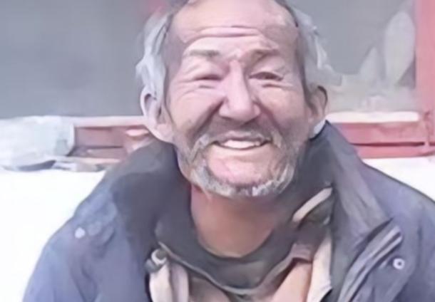 1992，北京一流浪汉因无暂住证被送进收容所，填写籍贯时警察瞬间呆住：“您就是大