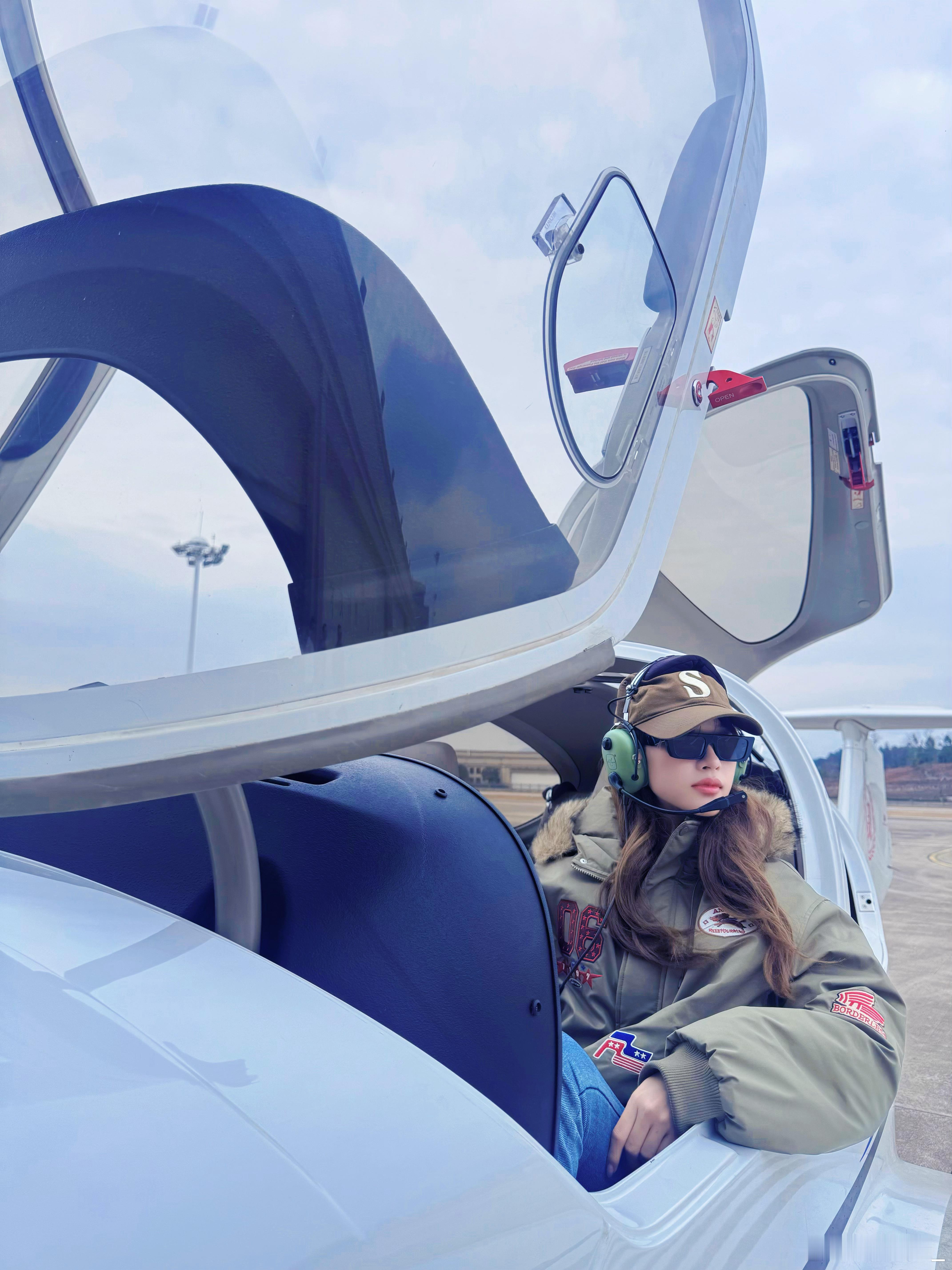 马年起飞🛫小年快乐～开飞机初体验✈️分享一冠蜜糖给你小年