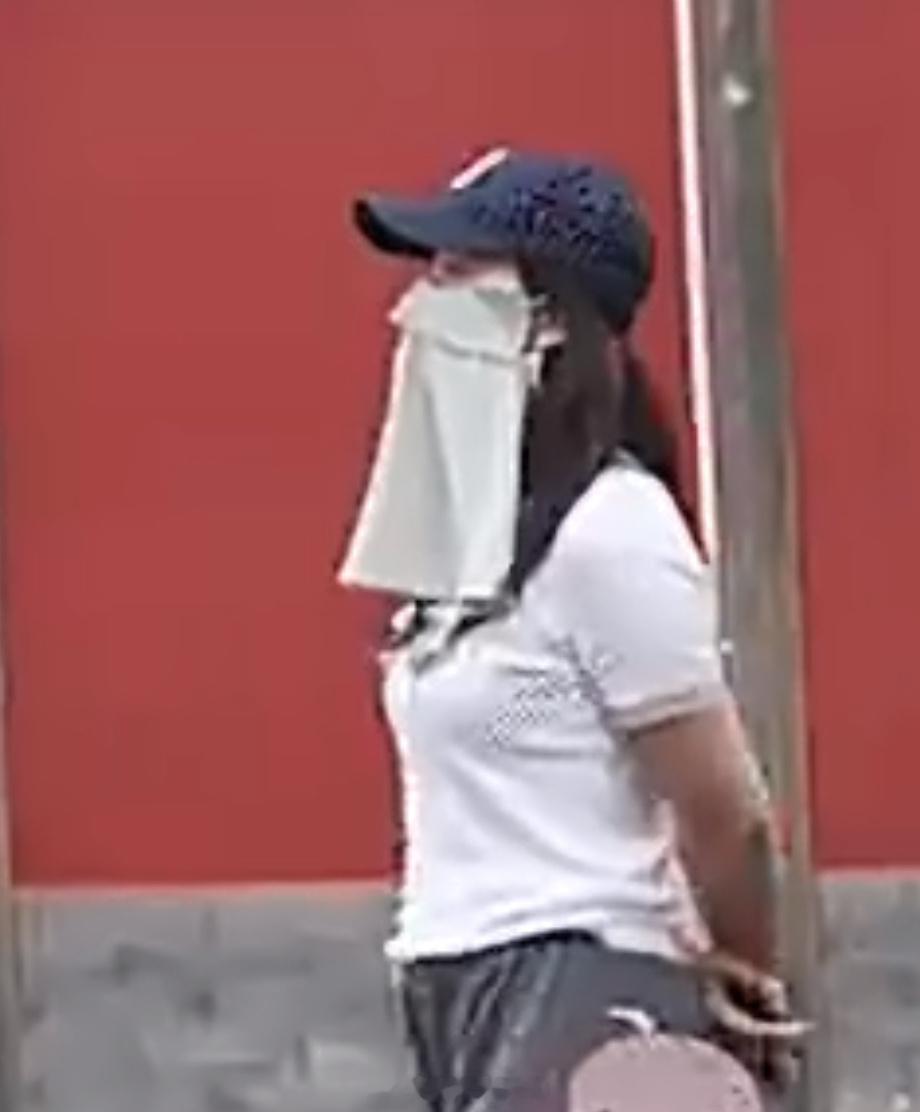 陈好疑似怀四胎这不就是普通人都有的小肚腩吗？中年生过孩子有点赘肉太正常了，我是实