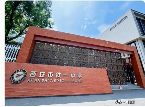 西安那个投诉老师的家长，这下算是彻底傻眼了。

前脚投诉完，后脚老师就道歉，看着