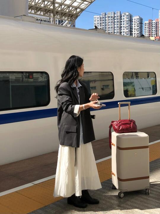 高铁拍照好有氛围感