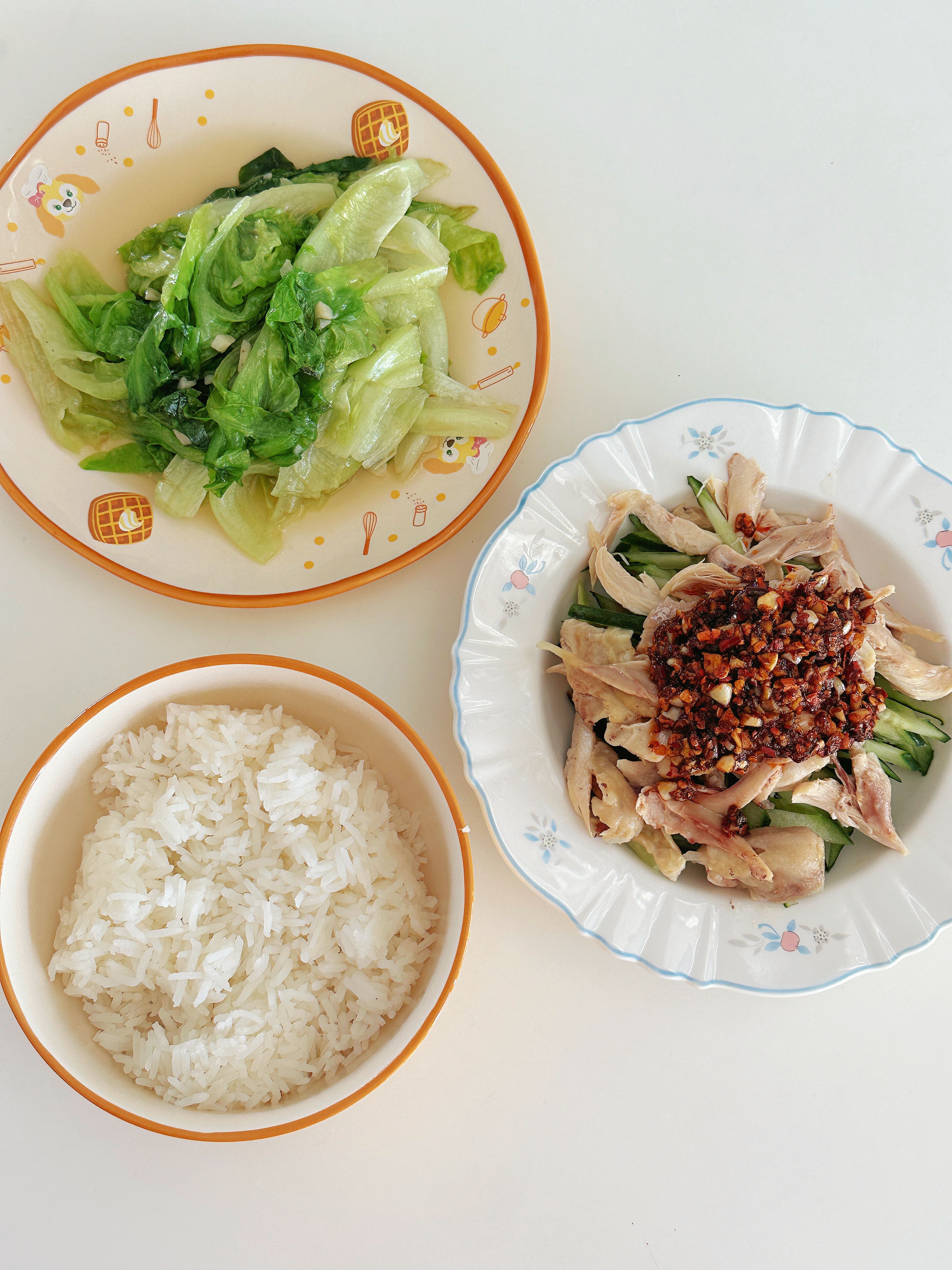 这个假期的我：沉迷做饭想想刚开始自己住的时候，经常在厨房制作黑暗料理，做了几年熟