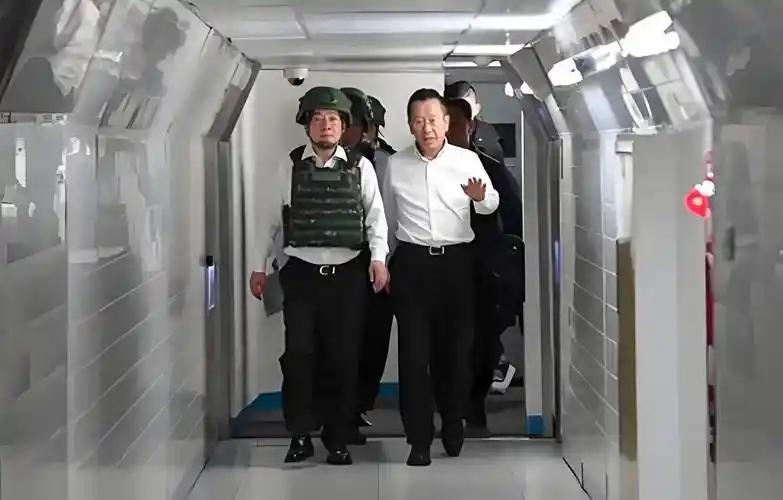 突发不意外！台军演无人机失控击中士兵，成了扰民闹剧，此时解放军出击可以一举拿下。
