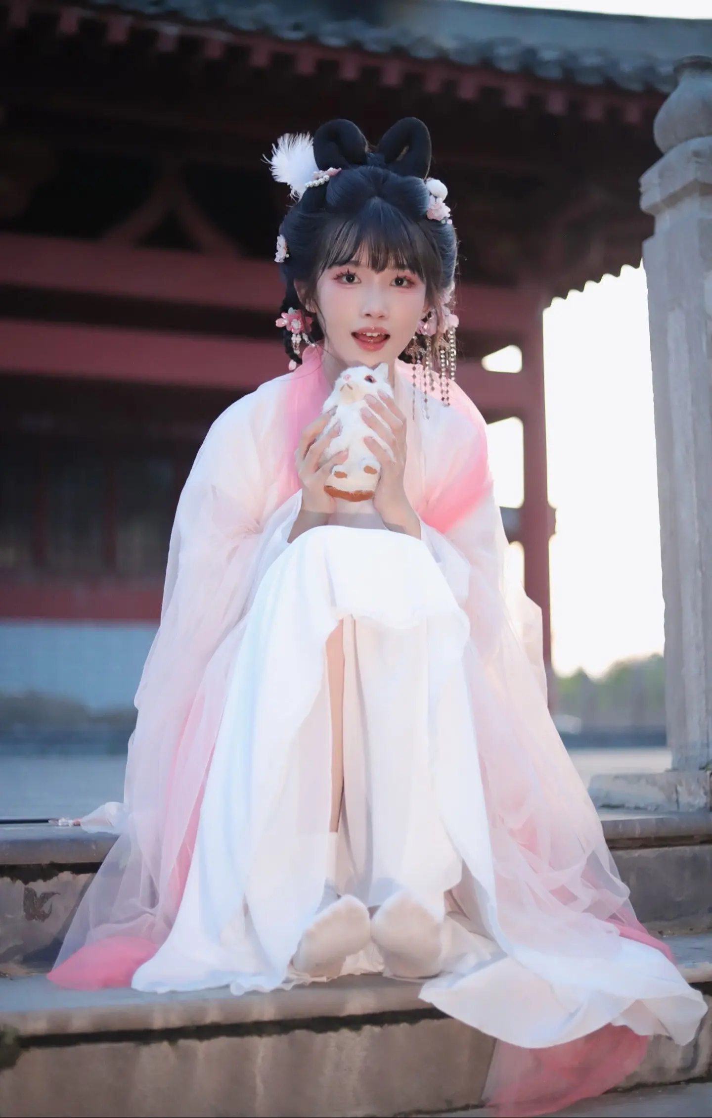 嫦娥应悔偷灵药，碧海青天夜夜心...