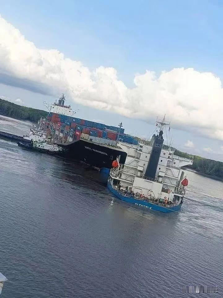 乌海军是“放开手脚”了，在黑海袭击了俄罗斯“影子船队”的第三艘大型油轮。俄乌海战