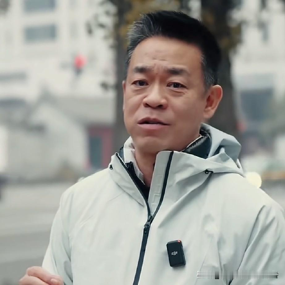孙浩说自己就是个面食脑袋，来到北京这么多年了，他最馋的就是煎饼果子，而且喜欢那种