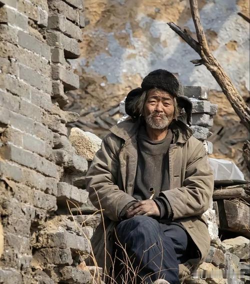 老实人遇“喜事”变“被坑”！新郎站楼下“尬等”，邻居们竟为喜烟闹成这样



你