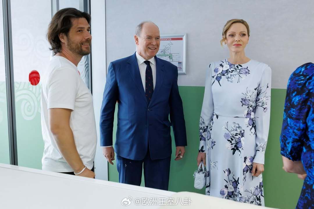 3.26 摩纳哥亲王阿尔贝二世和王妃夏琳为格蕾丝王妃医院中心新建的亲子病房揭幕，