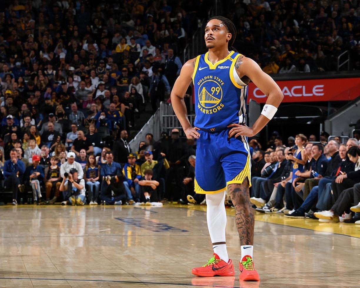 孟菲斯灰熊的NBA发展联盟下属球队孟菲斯拼搏队在一笔三方交易中从金州勇士的NBA