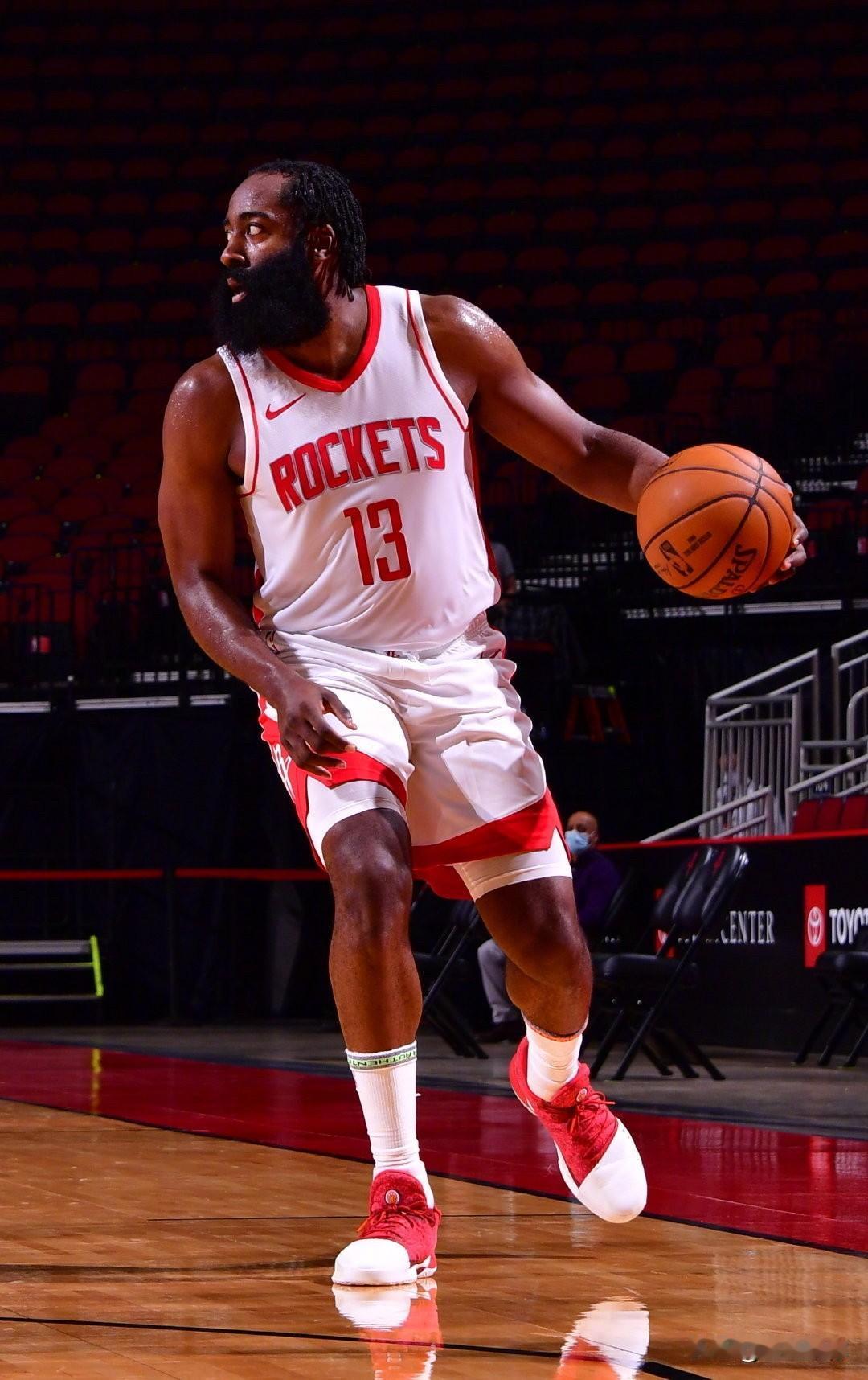 哈登重回火箭这个事，因为第一硬帽限制，目前看上去没有任何操作空间，他只存在部分球