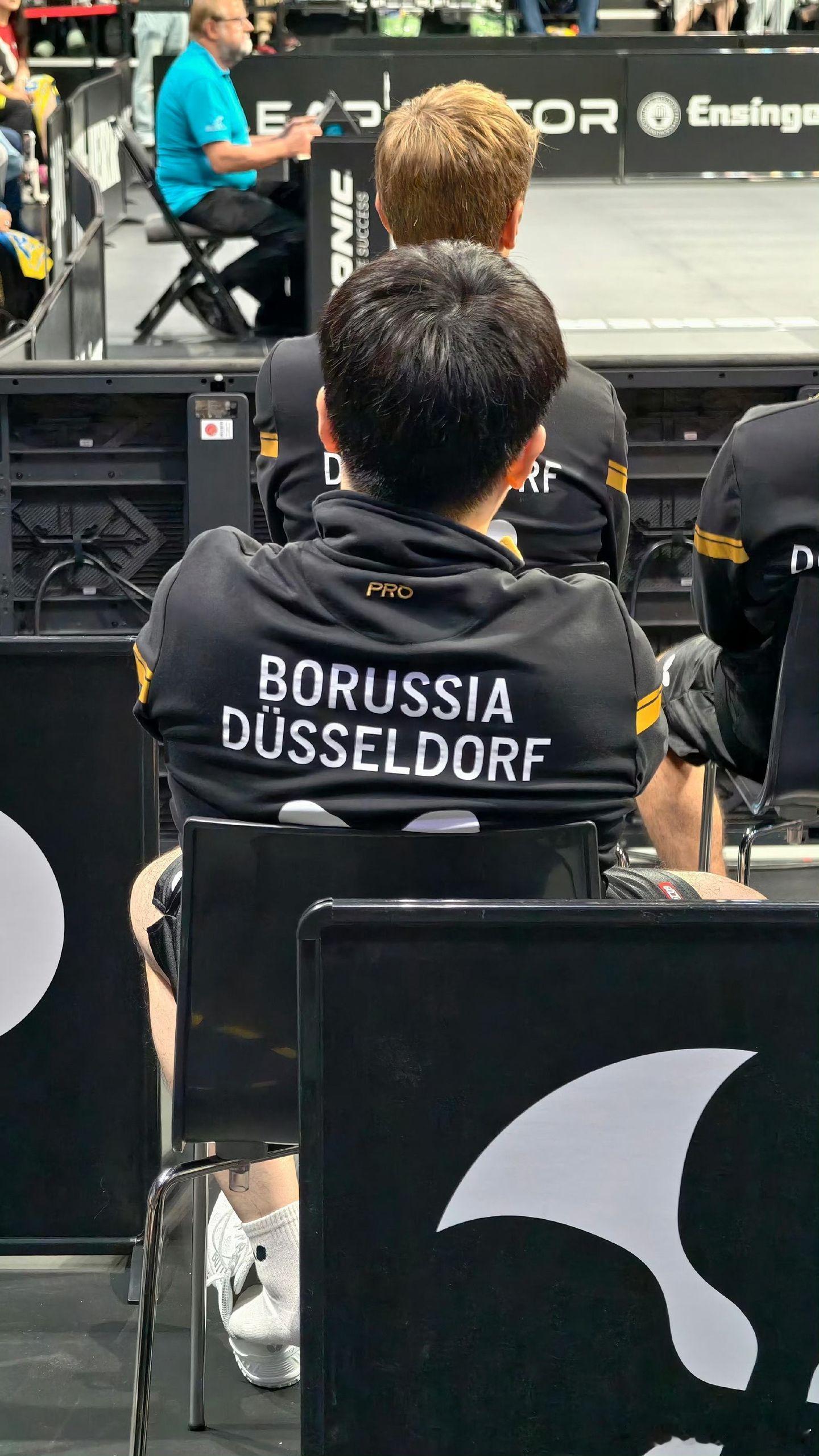 圆圆脑袋 胖胖的脚丫🏓樊振东 ​​​