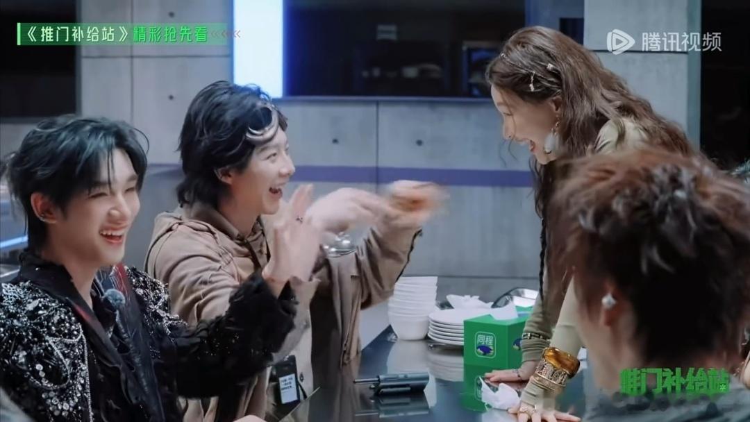 丁程鑫好享受被撒娇丁程鑫婉拒金靖土味情话  开始推理吧  "求求我"这三个字从丁