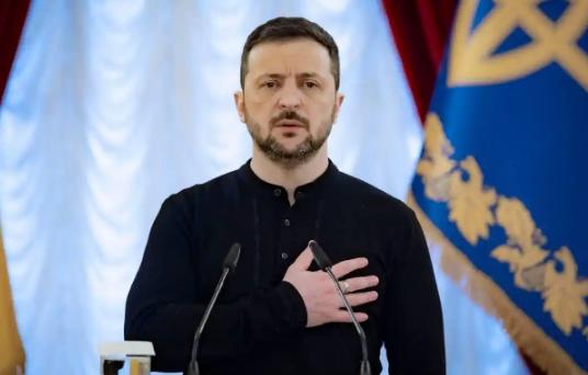 [浮云]“嘲讽泽连斯基或许很容易，但理解他所肩负的重担却很难。毕竟，俄罗斯对乌克