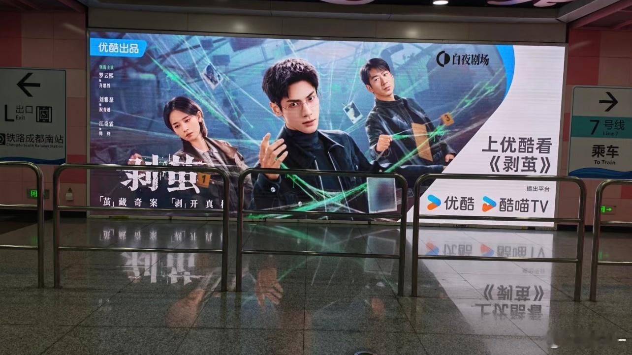 豆瓣对罗云熙好点吧！感觉现在评分一点也不正常了，完全是粉丝打架，感觉只要是有流量