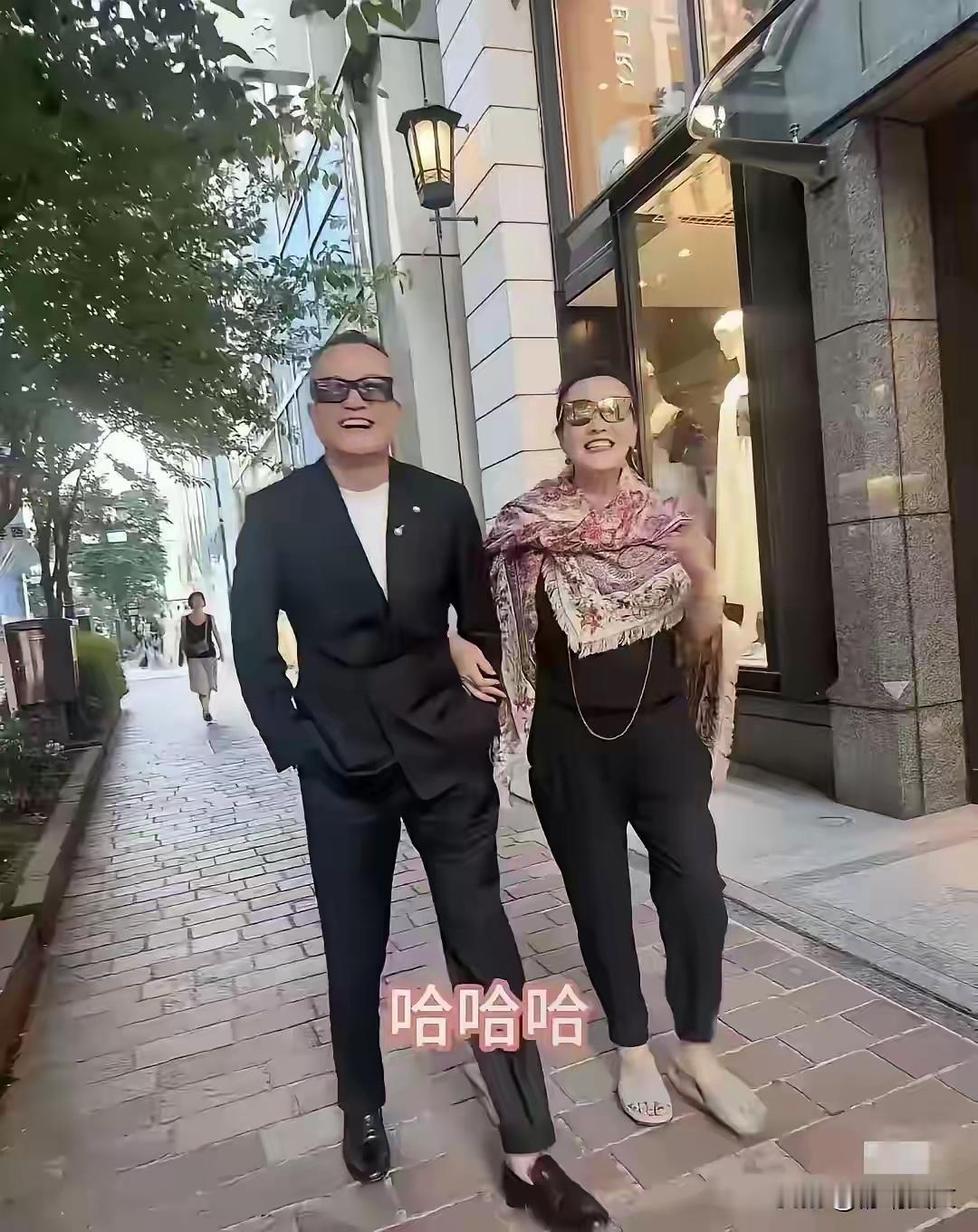 兰姐的霸气来自哪里，她自己本来就是一个自立自强的人。自己赚钱自己花，怎么开心怎么