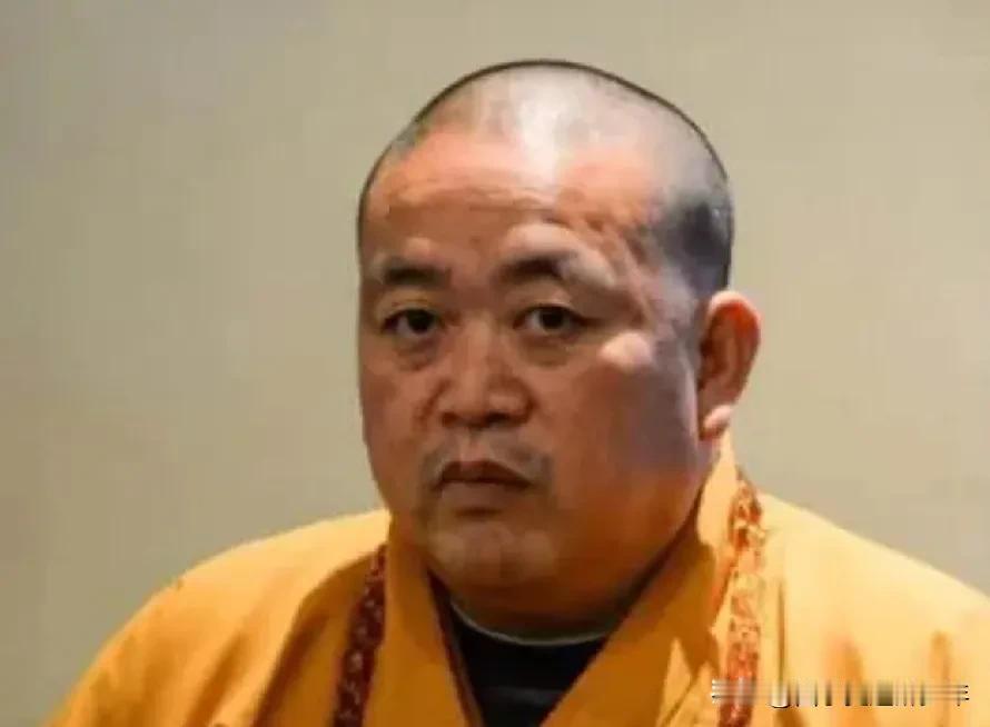 如何管理资本？
资本运行到寺庙，
清规戒律全乱套。
人生都想抄近道，
拥挤不堪太