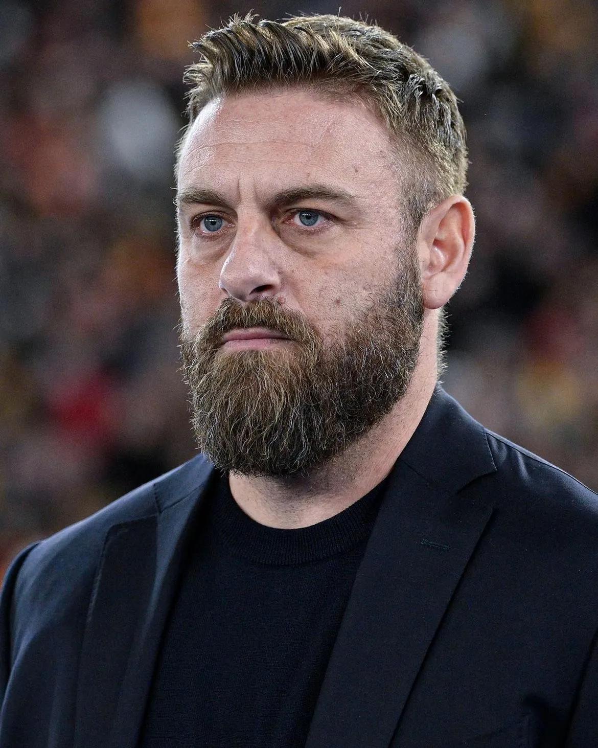 德罗西接任主教练后，罗马取得三连胜，从最初的不看好到现在的出彩表现，德罗西都做哪