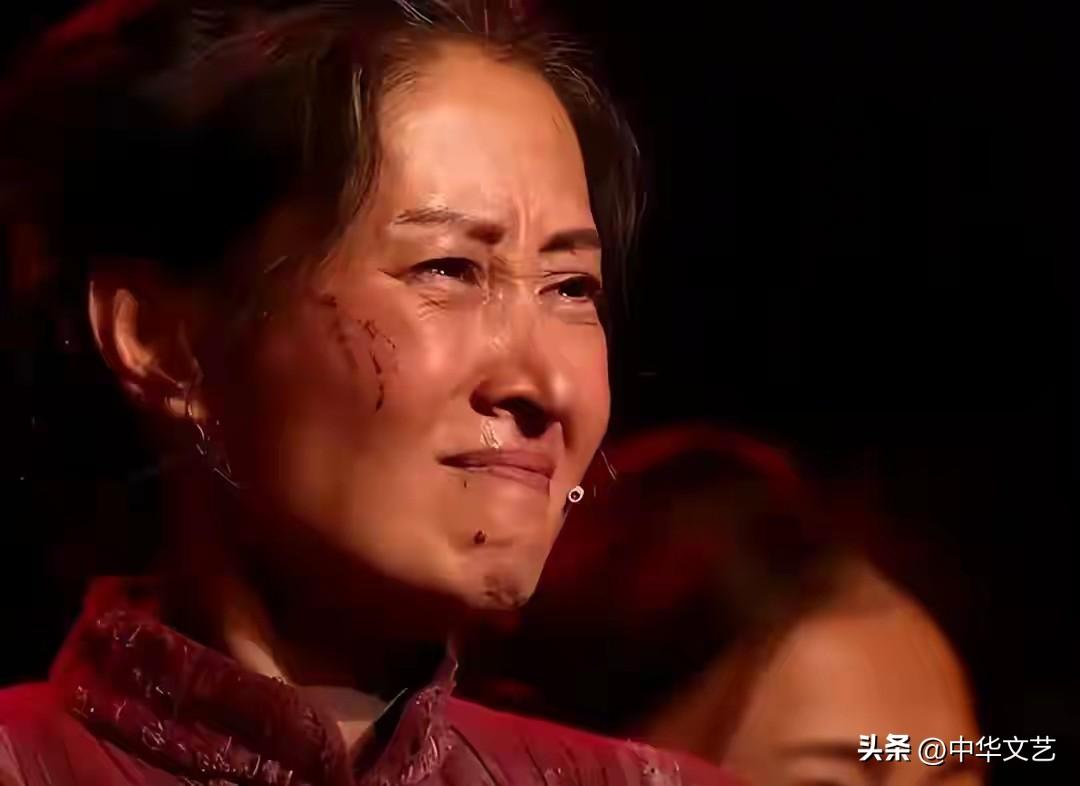 从影视剧《伪装者》的明家大姐到今天舞台剧的完美呈现
是山东人的骄傲
虽然离婚独自