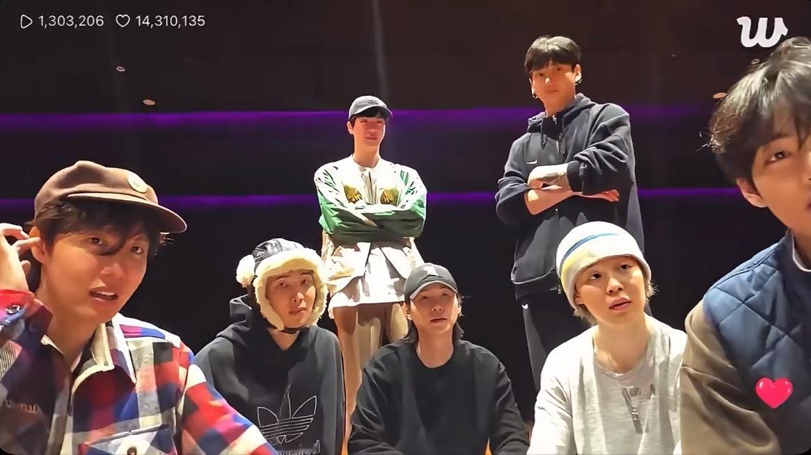 漂亮宝宝和六个丑叔叔 