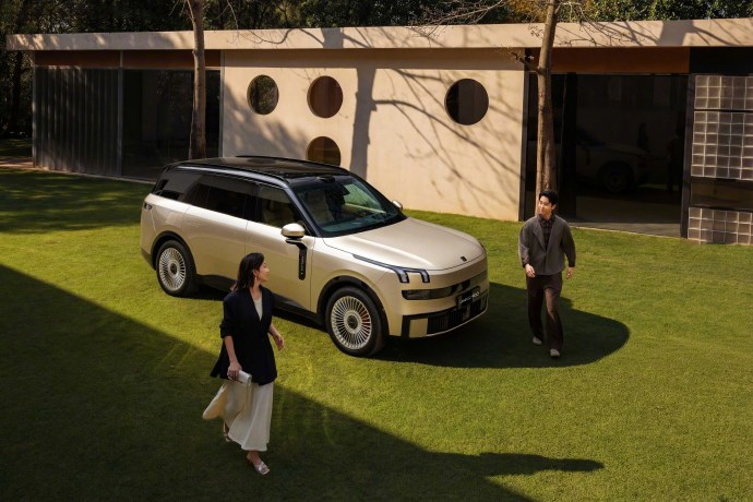 领克900为什么要做这么大的五座 现在很多车都在讲“全能”，但真正让我有感觉的，