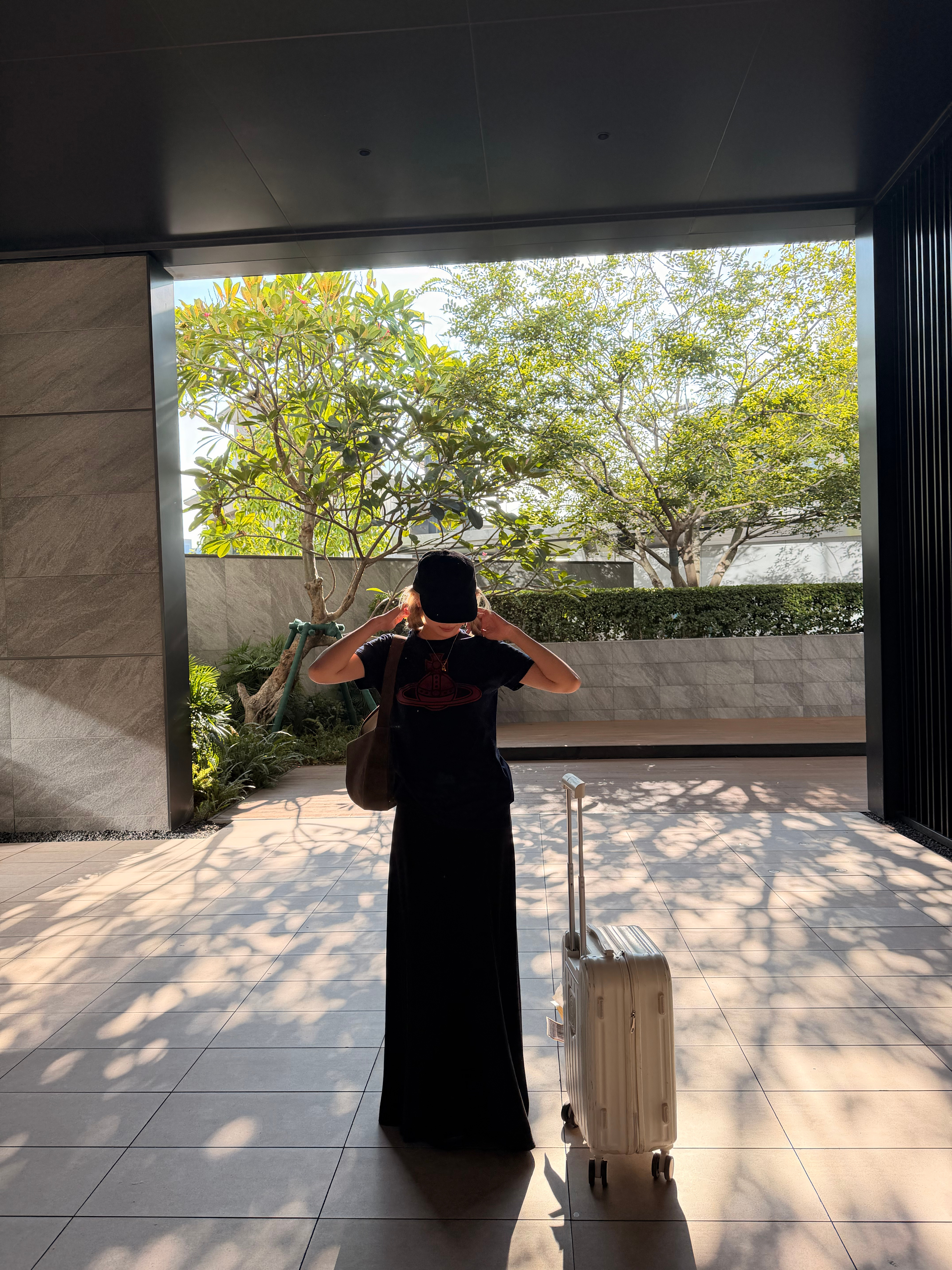 今天回厦门搬家咯 （把大hellokitty从公司搬回新家 但还没想好放在哪 躺