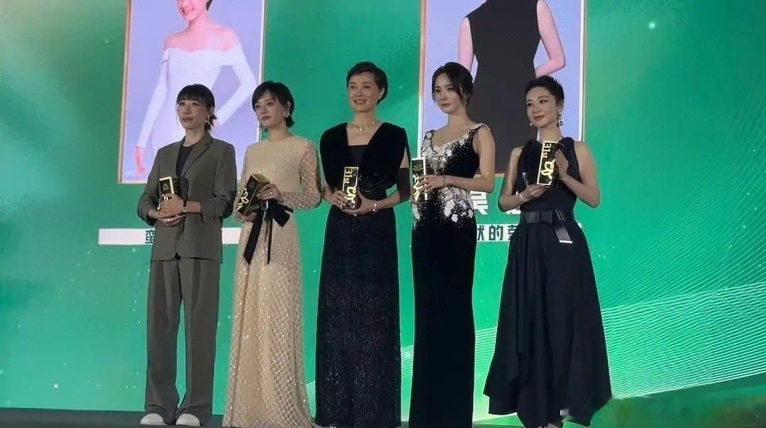 白玉兰预测岁月不败美人，时间在她身上从未留下痕迹，就连格格不入的样子都一如从前