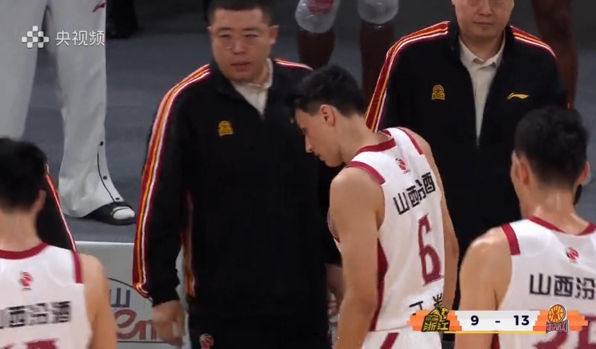 我觉得还行，又可以多看一会于米提的比赛，我挺喜欢这个龙狮出身的靓仔。cba新赛季