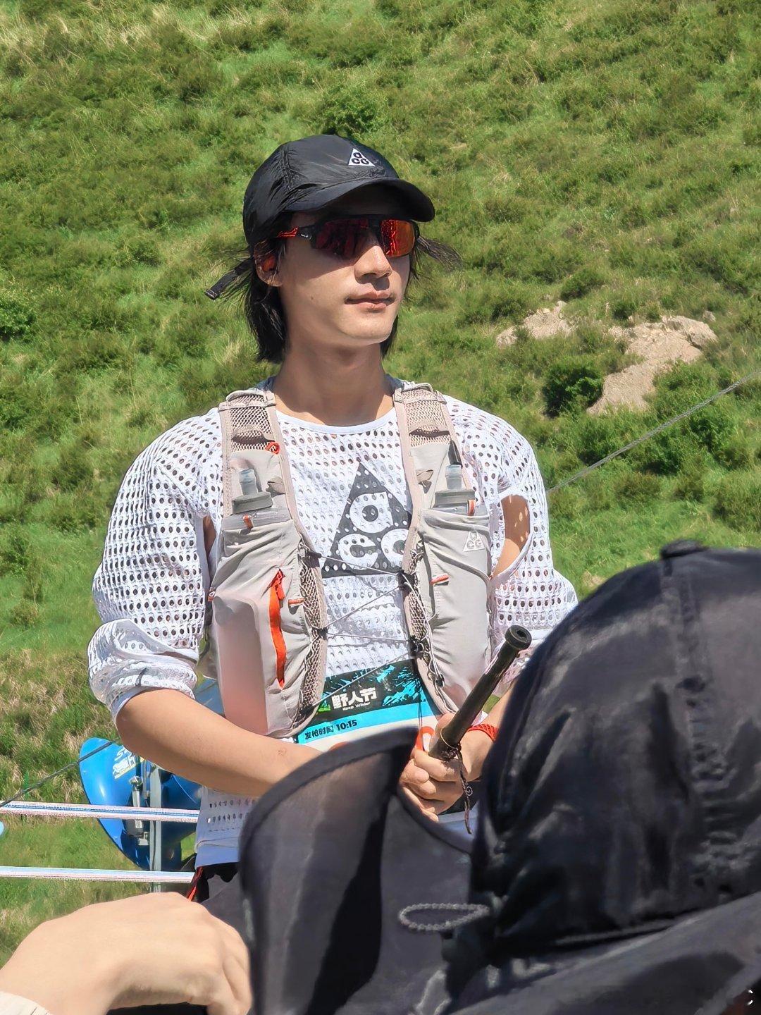 偶遇此沙素颜越野此沙接Keep野人节活动的时候说过，他的底色就是大凉山的山野之气