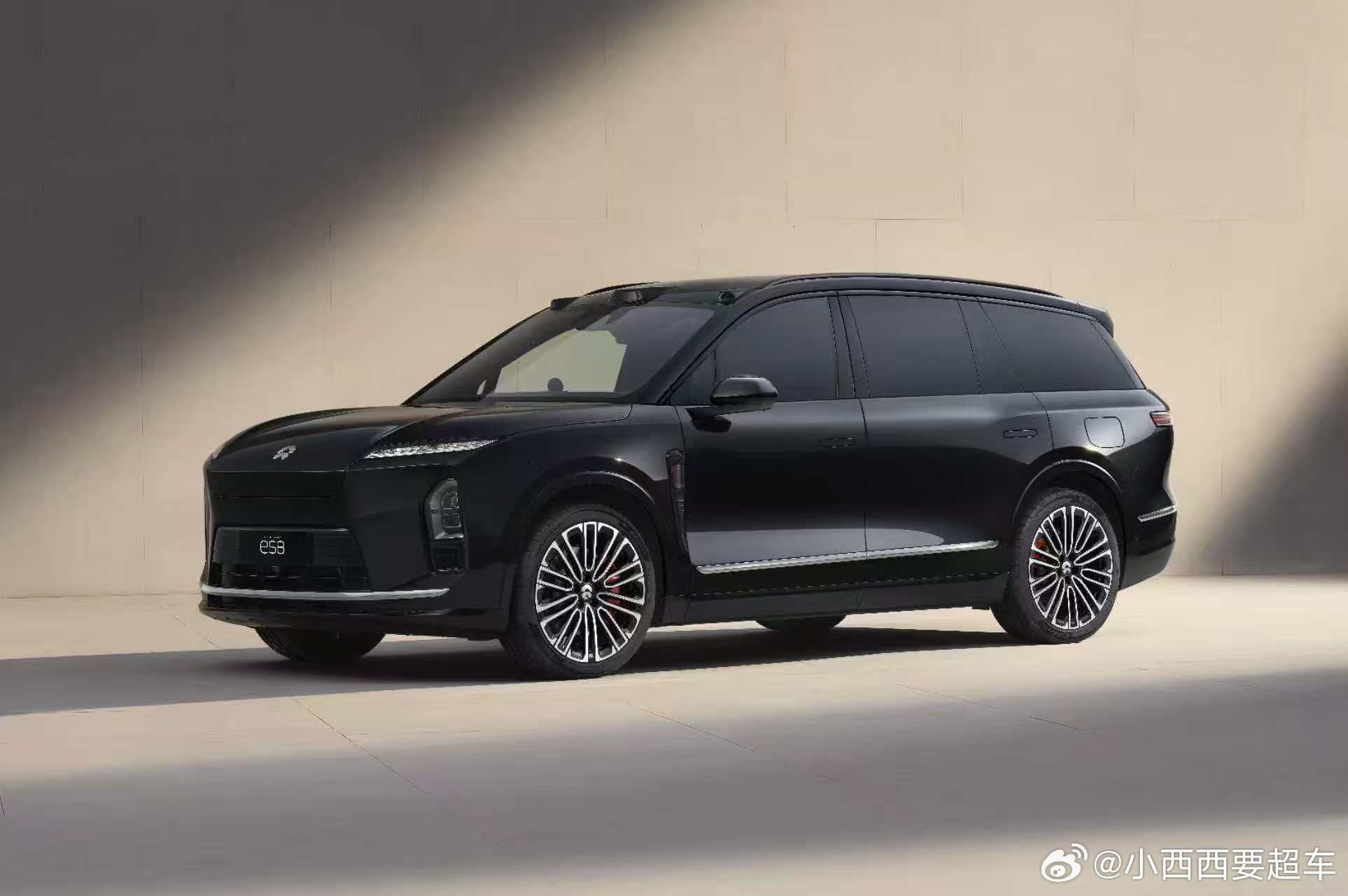后天解禁新ES8的视频～在发视频之前，先跟大家汇报下，我觉得几个蛮好的点[赢牛奶
