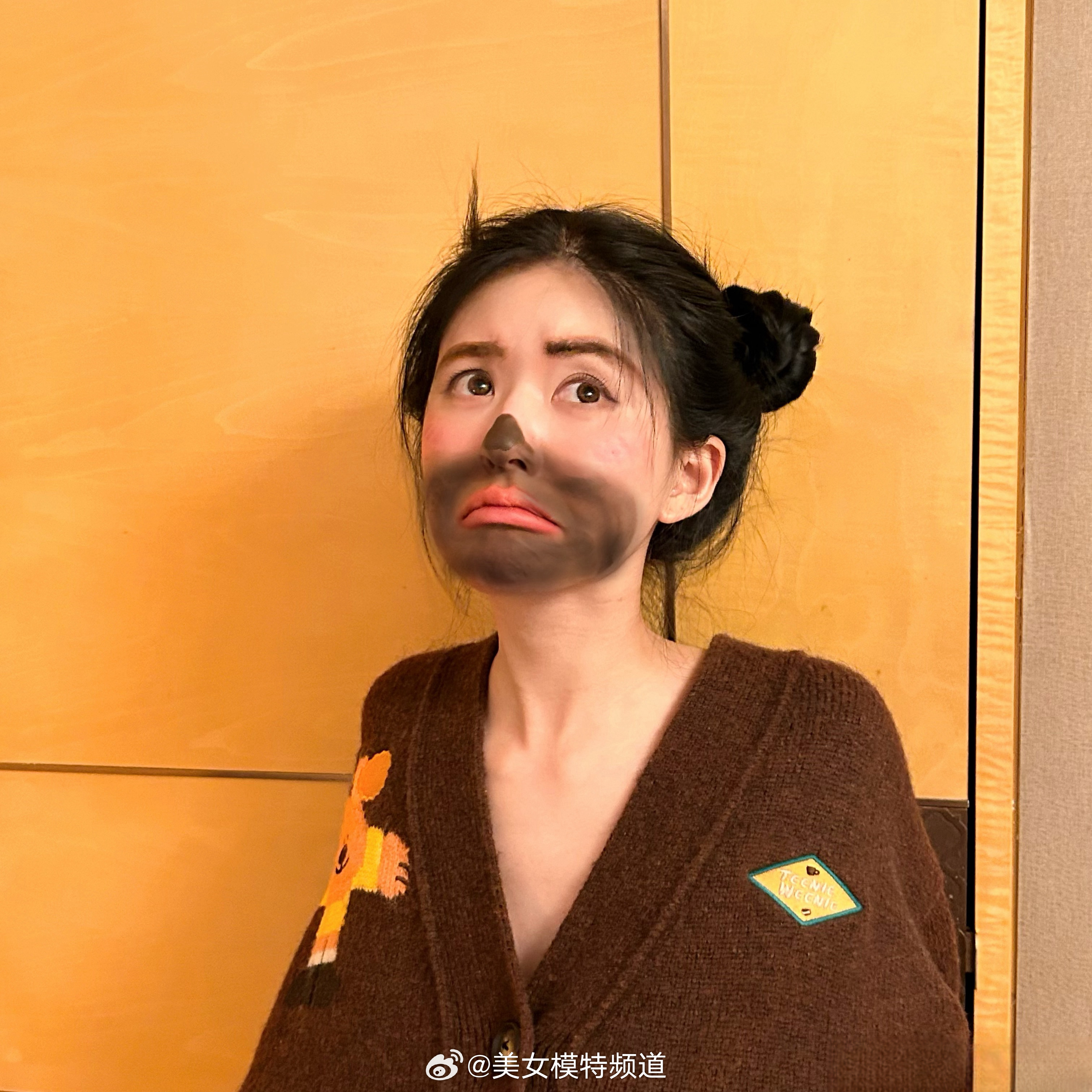 赵露思熊二可爱有趣的小表情 