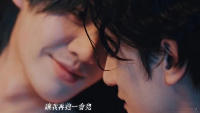 蓝嘴唇 宿命感真的狠狠戳我，双男主那种拉扯感太绝了，双向奔赴氛围感拉满，坐等这对