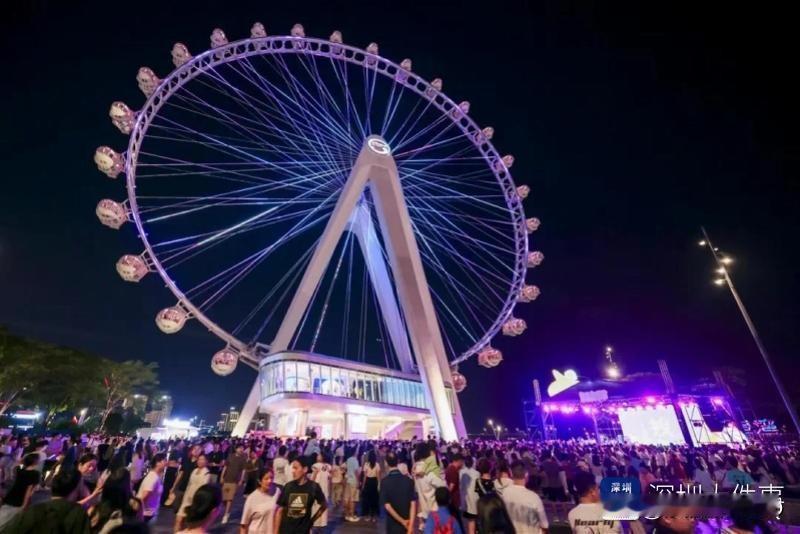 华强北商城的繁荣的车水马龙，还是小梅沙的海狮嗮太阳，而深圳的天空是蔚蓝的，呼吸着