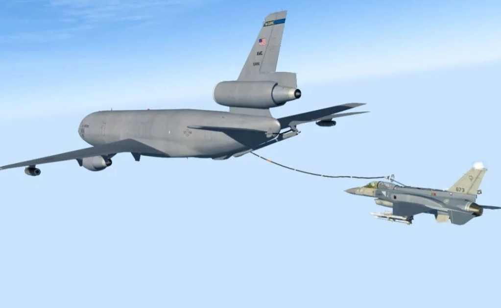 F-16V刚到夏威夷，台军却连油都加不齐，美军护航只是飞行常识

八月初，两架F