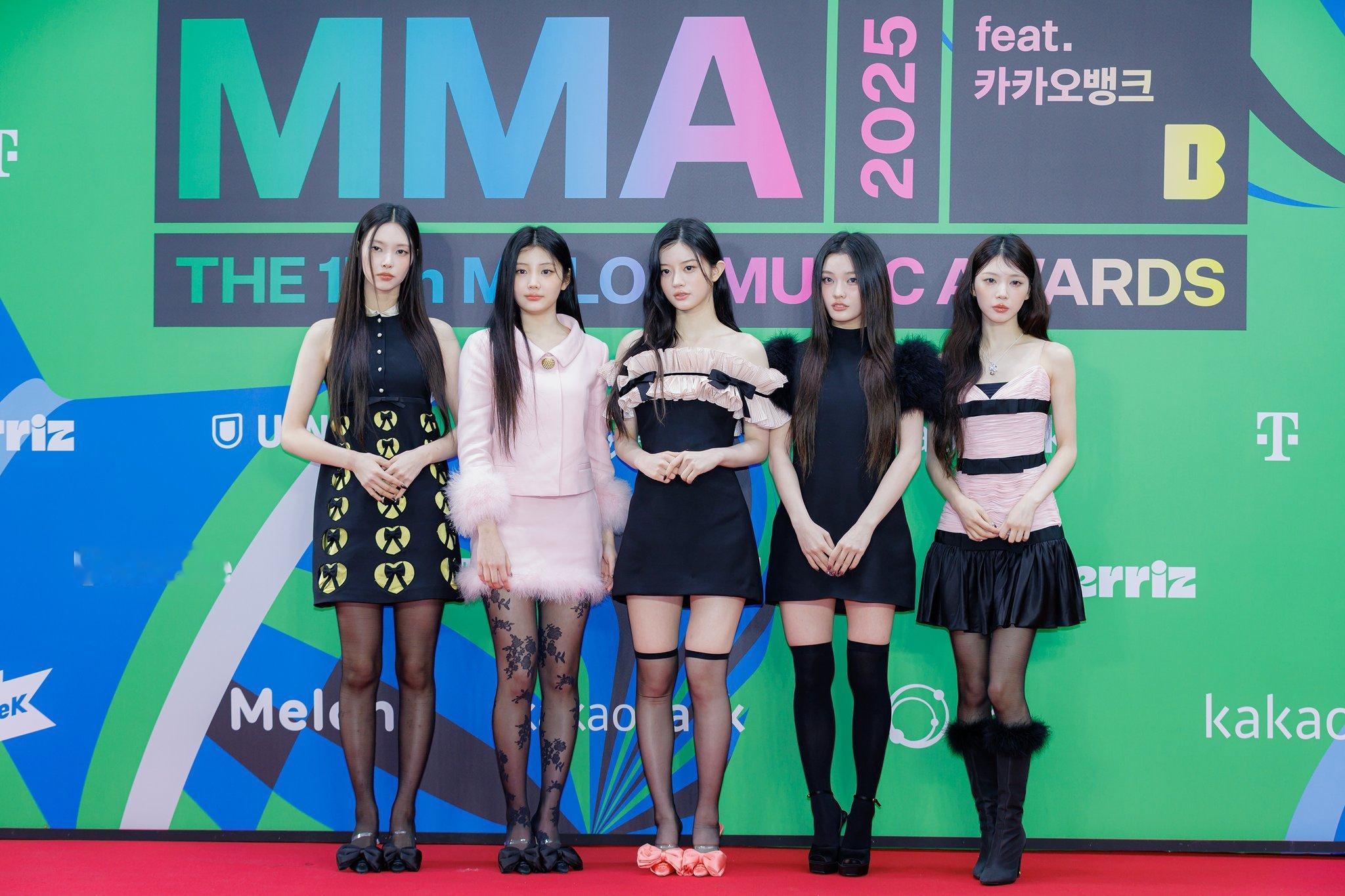 ILLIT ｜ MMA颁奖典礼 由Valentino加持的亮相～ 