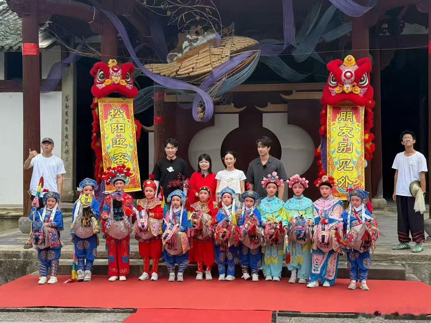偶遇安陵容回丽水松阳老家《朋友别见外》松阳站路透！陶昕然现身松阳文里，山边马灯非