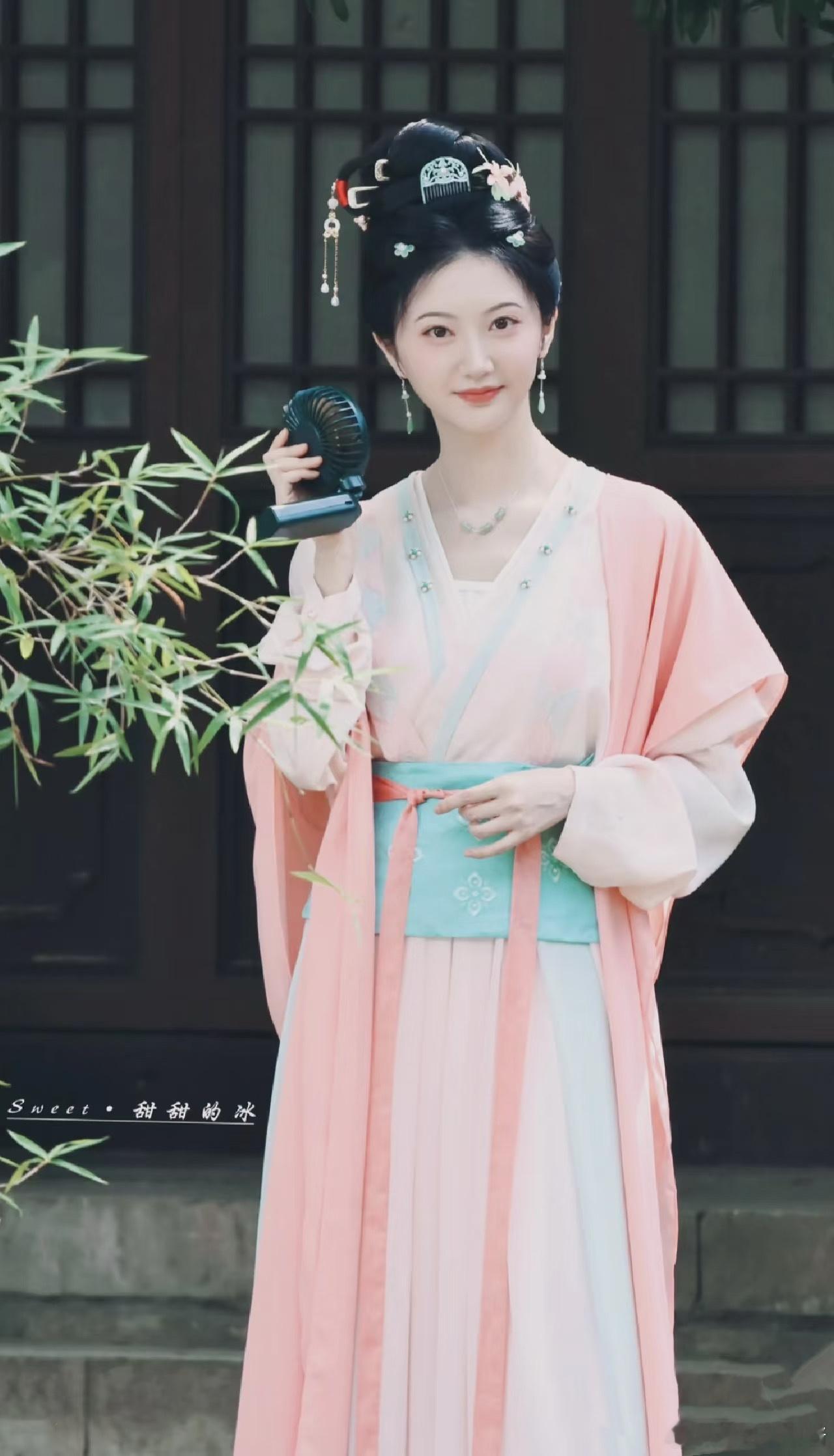 似锦恶婶认定嫡女身亡急办丧事 这么着急就给姜似办丧事重生归来，看到这一幕肯定是忍