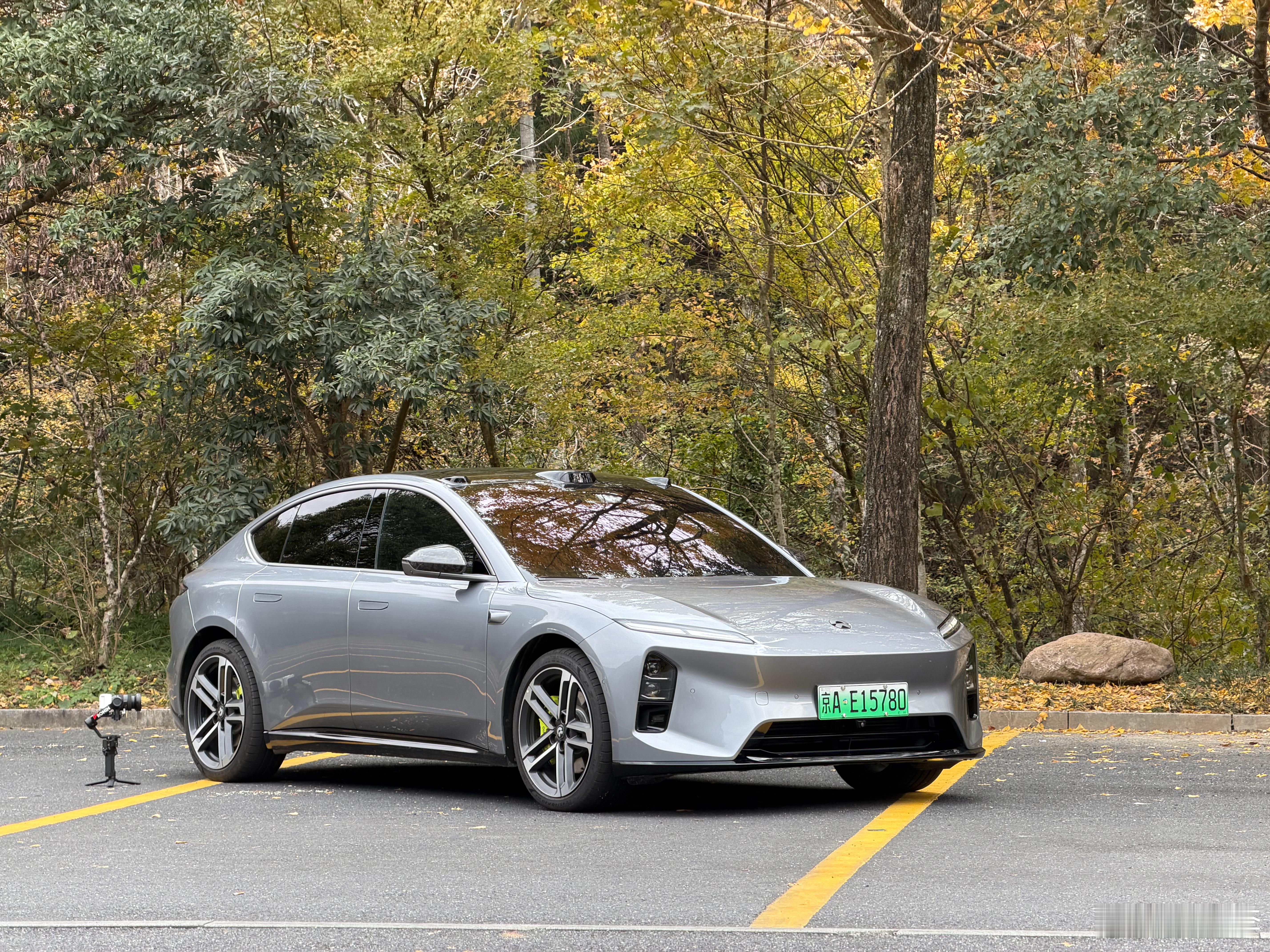 今日份工作，开尹正的 ET5 冠军版快乐跑山！冠军版体感真的轻了好多，山里非常跟